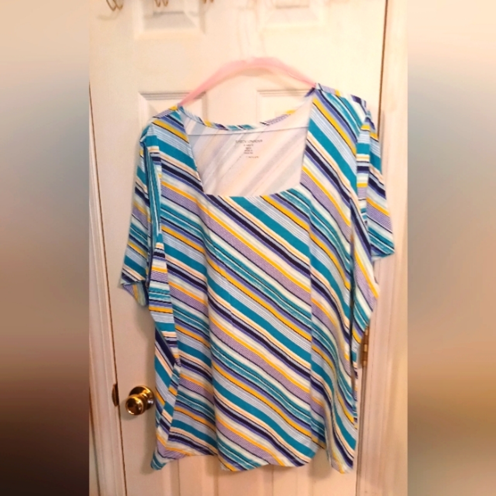 Square neck shirt